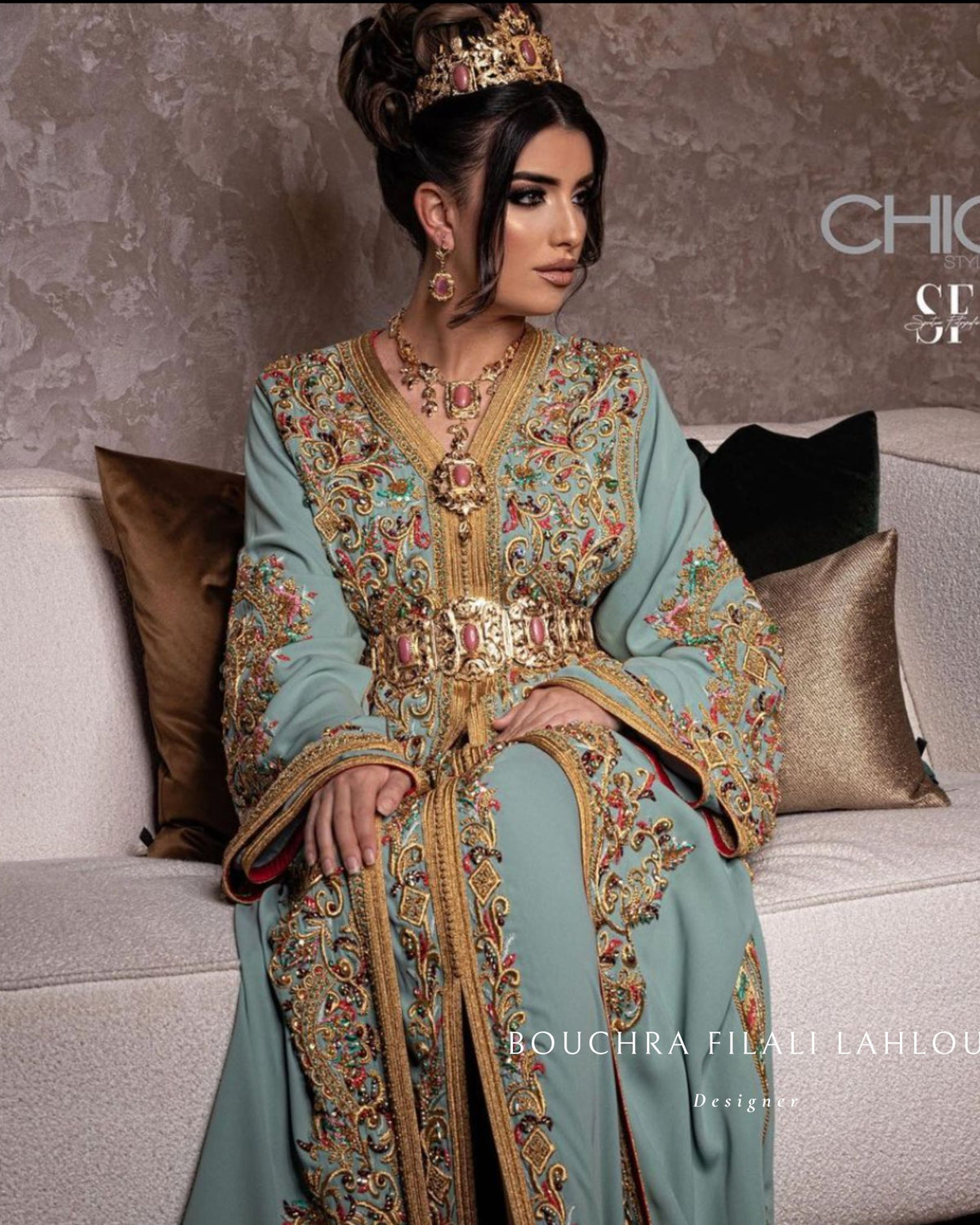 Vert Nariman green Moroccan kaftan view with silk drape