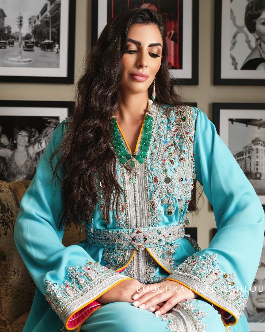 Blue Berber caftan marocain with blue ornamental detail